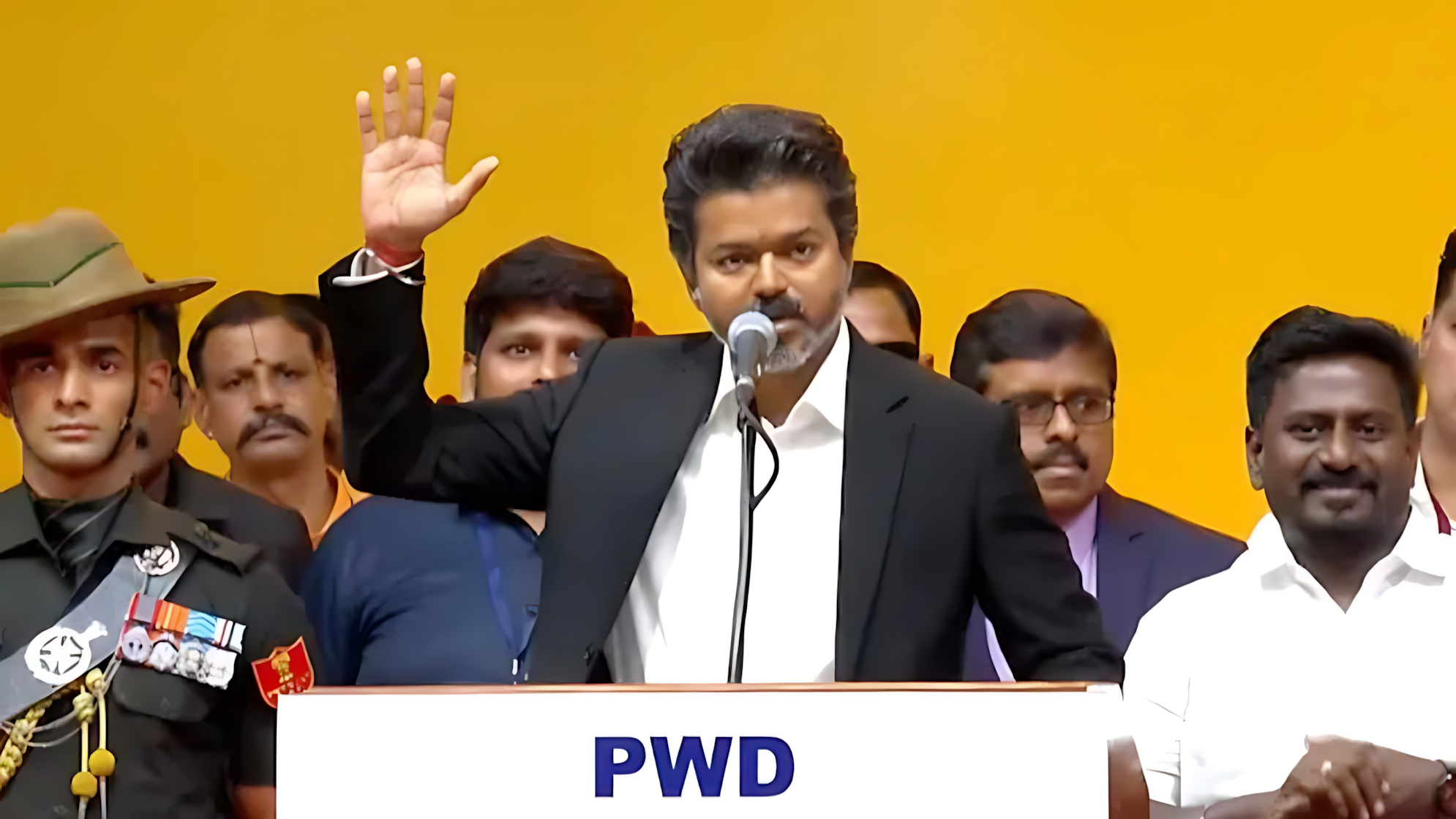 মুখ্যমন্ত্রী হিসেবে শপথ নিয়েই যা বললেন বিজয়