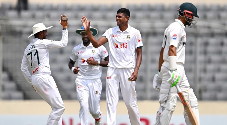 ঘরের মাঠে প্রথমবারের মতো পাকিস্তানকে হারাল বাংলাদেশ