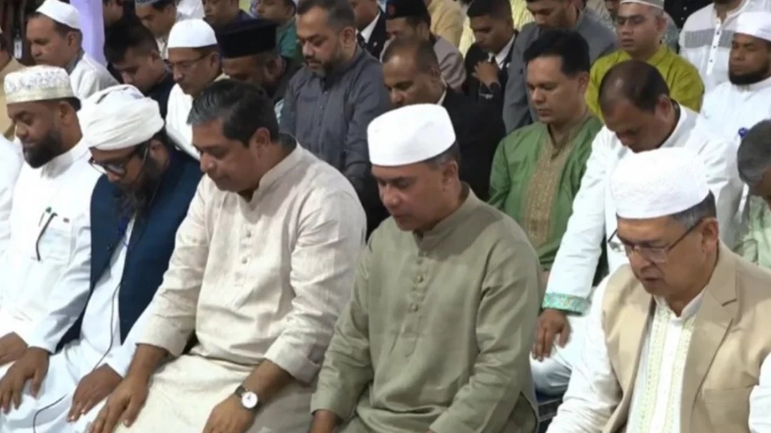 জাতীয় ঈদগাহে নামাজ আদায় করলেন রাষ্ট্রপ্রধান ও প্রধানমন্ত্রী