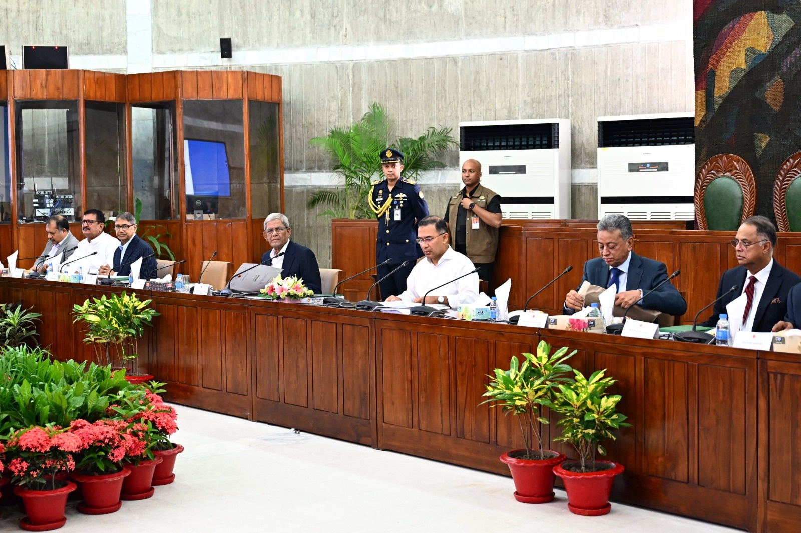 প্রধানমন্ত্রীর সভাপতিত্বে সংসদে মন্ত্রিপরিষদের বিশেষ সভা শুরু