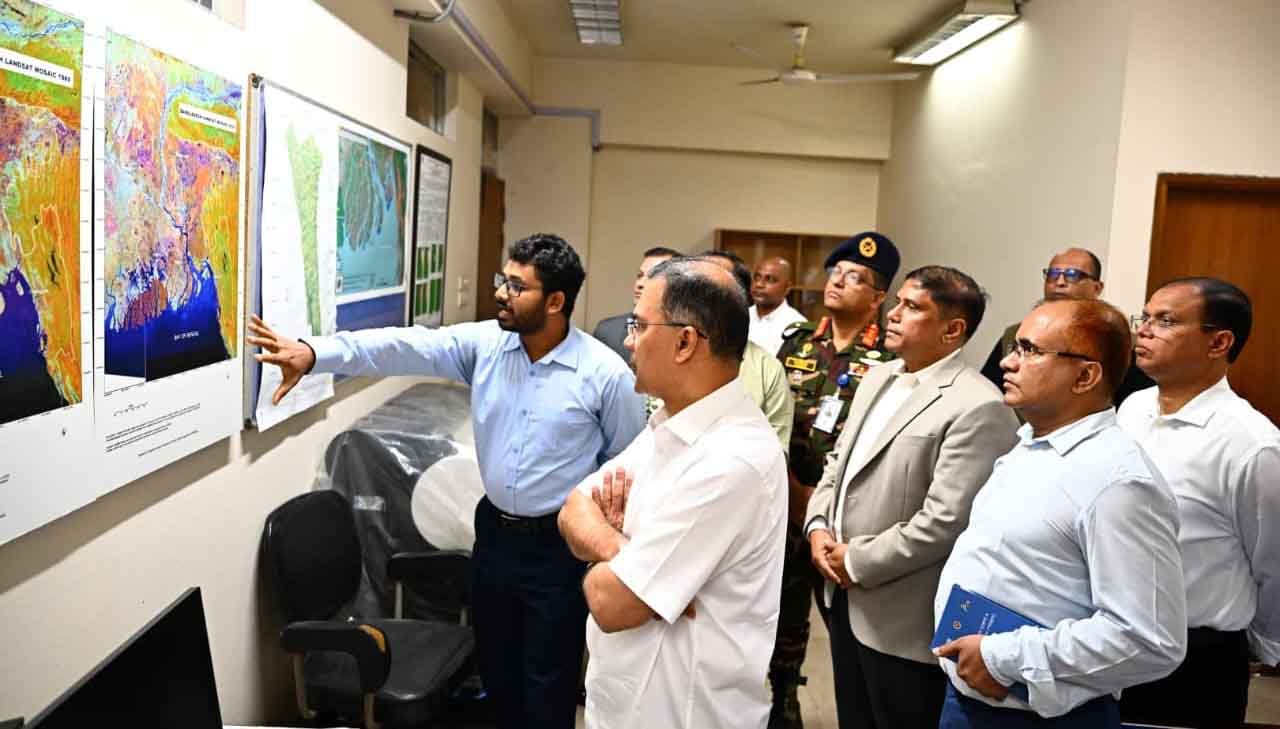 মহাকাশ গবেষণা প্রতিষ্ঠান ‘স্পারসো’ আকস্মিক পরিদর্শনে প্রধানমন্ত্রী তারেক রহমান