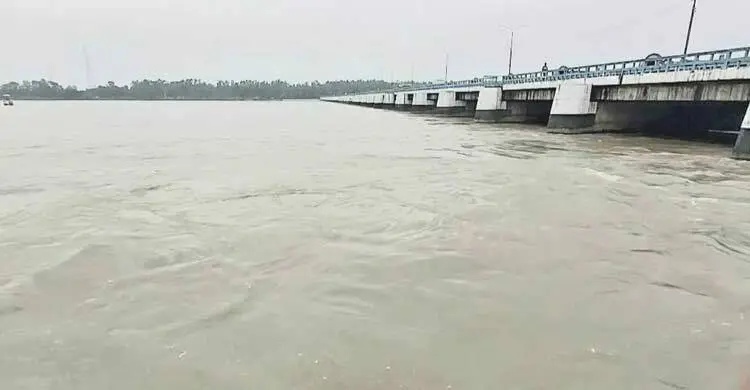 উজানের ঢল ও ভারী বৃষ্টিতে তিস্তার পানি বিপৎসীমার ওপরে