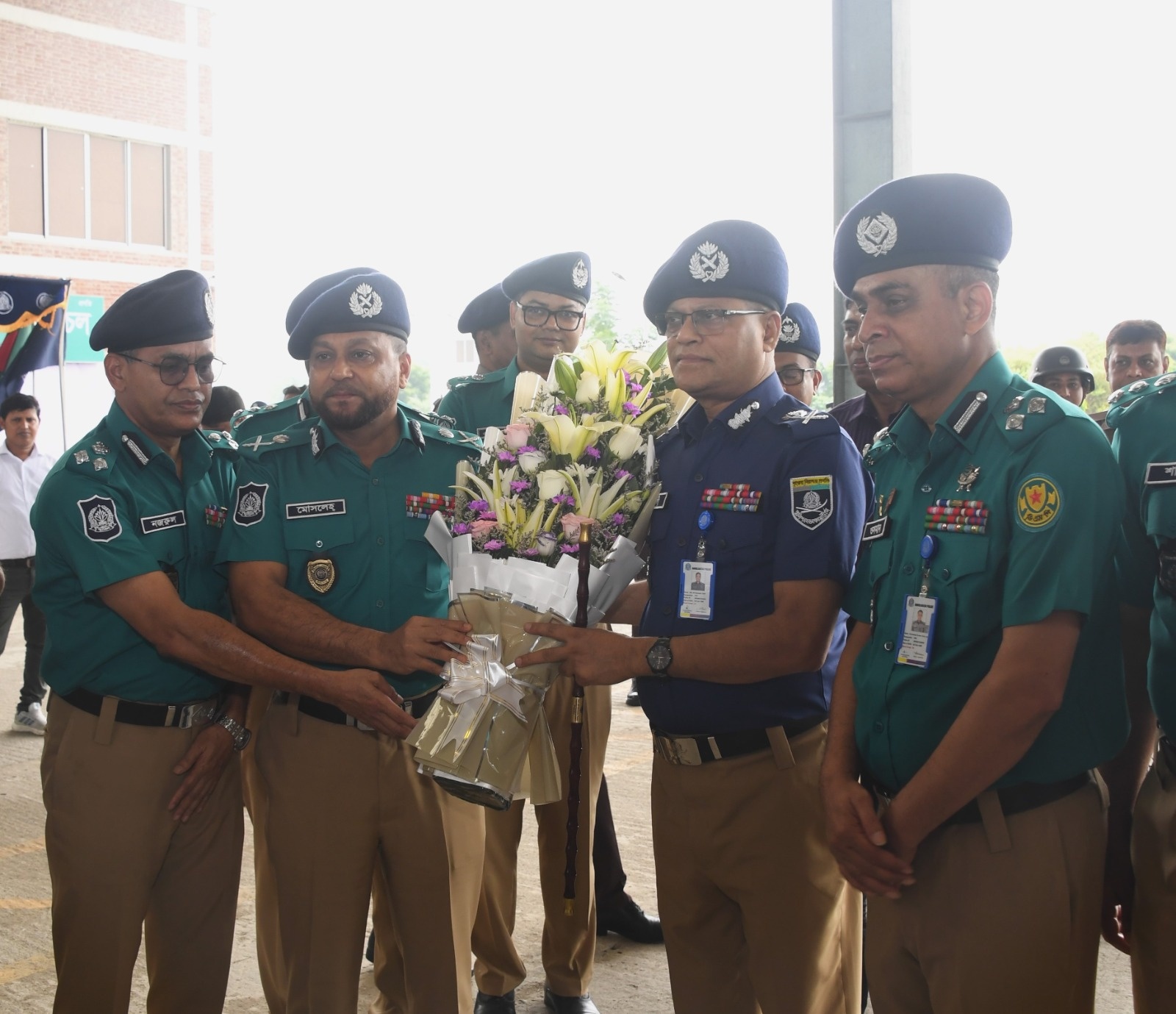 নতুন রঙে ফিরল বাংলাদেশ পুলিশ