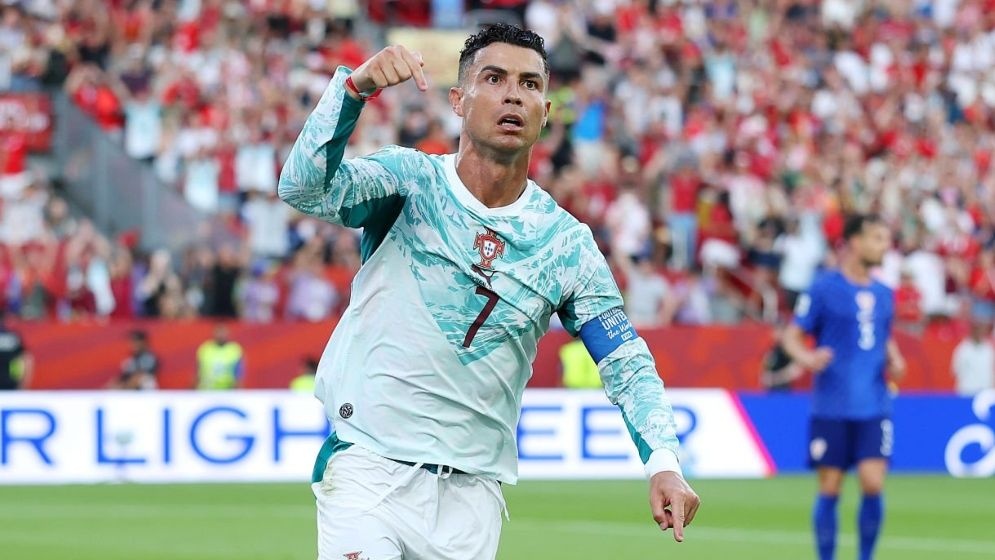 রোনালদোর গোলে নাটকীয় জয়ে শেষ ষোলোয় পর্তুগাল