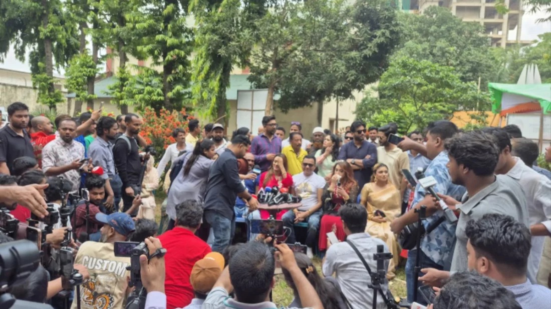 শিল্পী সমিতির নির্বাচন শুরু, এফডিসিতে উৎসবমুখর পরিবেশ