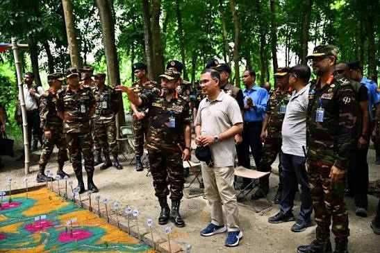 সেনাবাহিনীর গ্রীষ্মকালীন মহড়া আকস্মিক পরিদর্শনে প্রধানমন্ত্রী