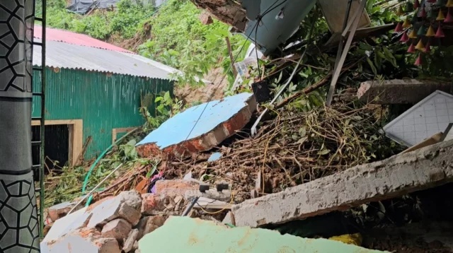 বান্দরবানের লামায় পাহাড়ধসে দুই পরিবারের ৫ জন নিহত