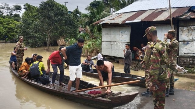 সেনাবাহিনীর সহায়তায় সাজেক থেকে ফিরলেন দেড়শ পর্যটক