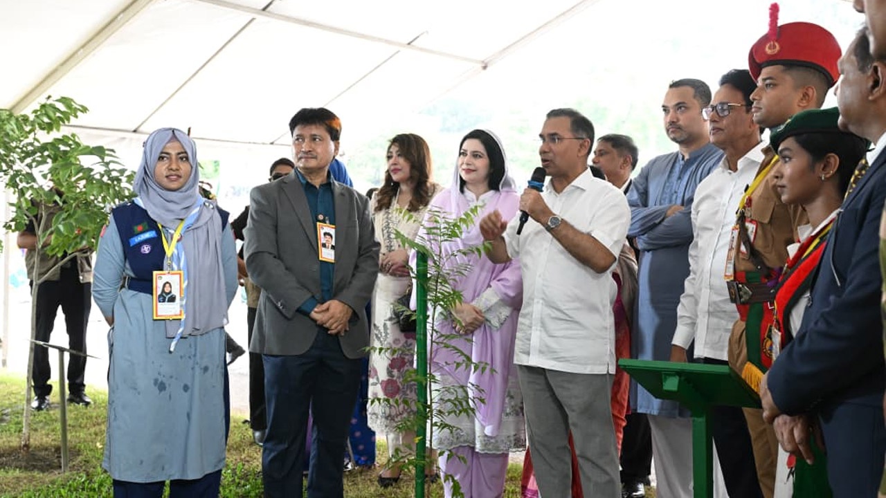 বছরে অন্তত  একটি গাছ রোপণের অভ্যাস গড়ার আহ্বান প্রধানমন্ত্রীর
