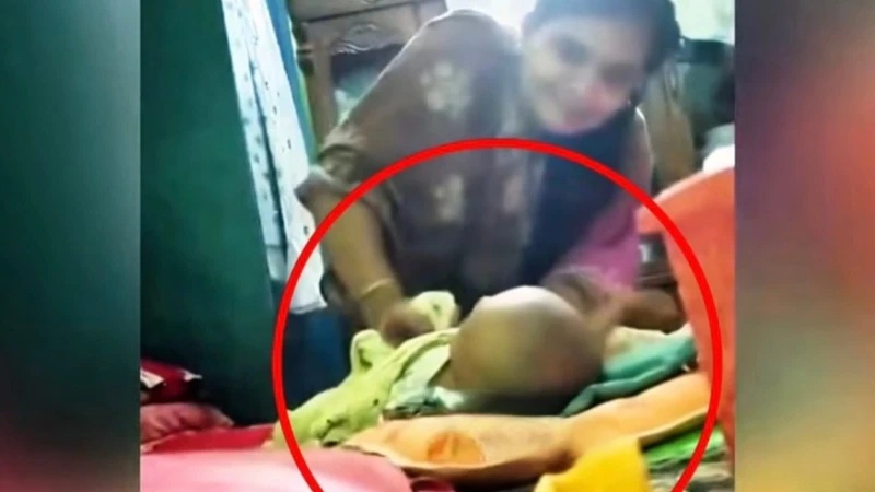 নরসিংদীতে শিশুর পা মোচড়ানোর অভিযোগে মামলা, গ্রেপ্তার ২