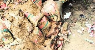 বরিশালে বালুর বস্তায় লুকানো বোমা বিস্ফোরণ, দগ্ধ ৩