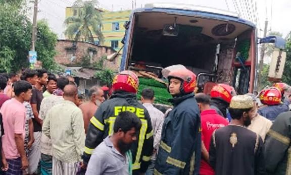 বগুড়ায় বাসচাপায় প্রাণ গেল ৬ দিনমজুরের, আহত ১৫