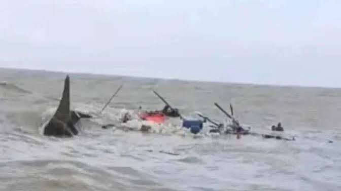 বঙ্গোপসাগরে ট্রলারডুবি: ২২ ঘণ্টা পর মিলল নিখোঁজ ৫ জেলের মরদেহ
