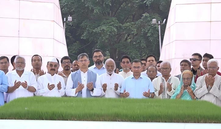 বিএনপির প্রতিষ্ঠাবার্ষিকীতে জিয়াউর রহমান ও বেগম খালেদা জিয়ার কবরে প্রধানমন্ত্রীর দোয়া ও শ্রদ্ধা
