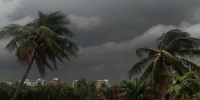 দেশের ১২ অঞ্চলে ঝোড়ো হাওয়ার আভাস, নদীবন্দরে সতর্কসংকেত