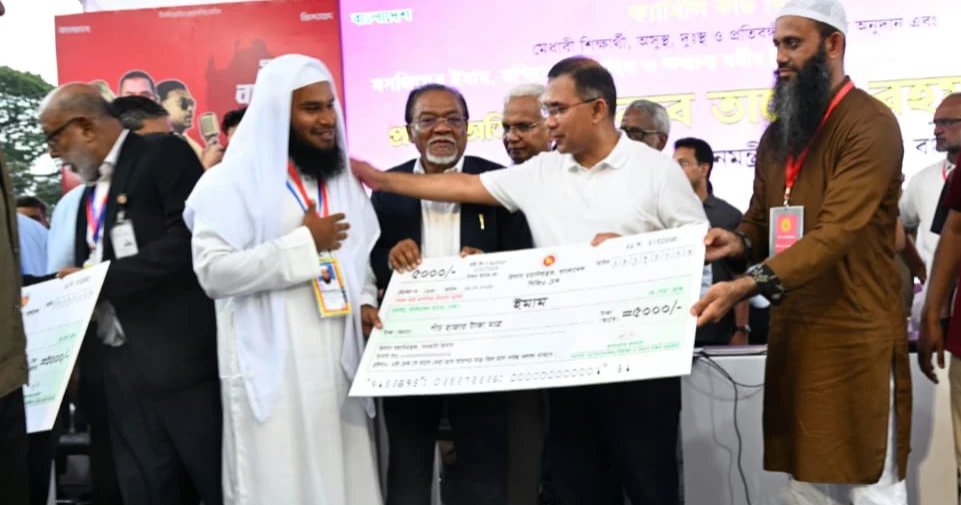 ইমাম-মুয়াজ্জিন-পুরোহিতসহ ধর্মীয় সেবকদের জন্য সরকারের নতুন উদ্যোগ