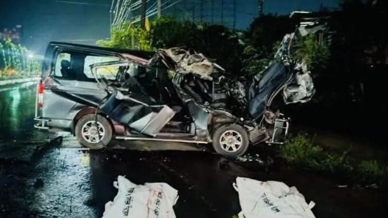 চট্টগ্রামে বিয়ের অনুষ্ঠান থেকে ফেরার পথে সড়ক দুর্ঘটনায় ৪ জনের মৃত্যু