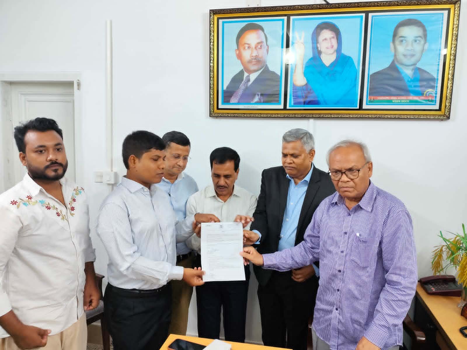 প্রধানমন্ত্রীর উদ্যোগে চাকরি পেলেন আজন্ম দৃষ্টিপ্রতিবন্ধী রাবি শিক্ষার্থী শাকিল