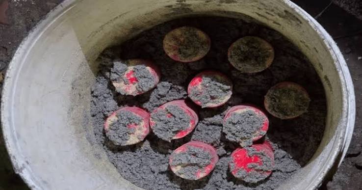 যাত্রাবাড়ীতে পরিত্যক্ত প্লাস্টিকের ব্যাগ থেকে ১০ ককটেল উদ্ধার