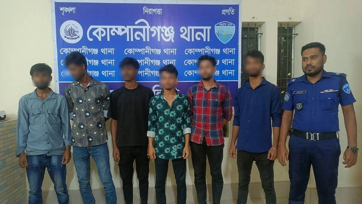 নোয়াখালীতে কিশোর গ্যাংবিরোধী অভিযানে আটক ১১০৬