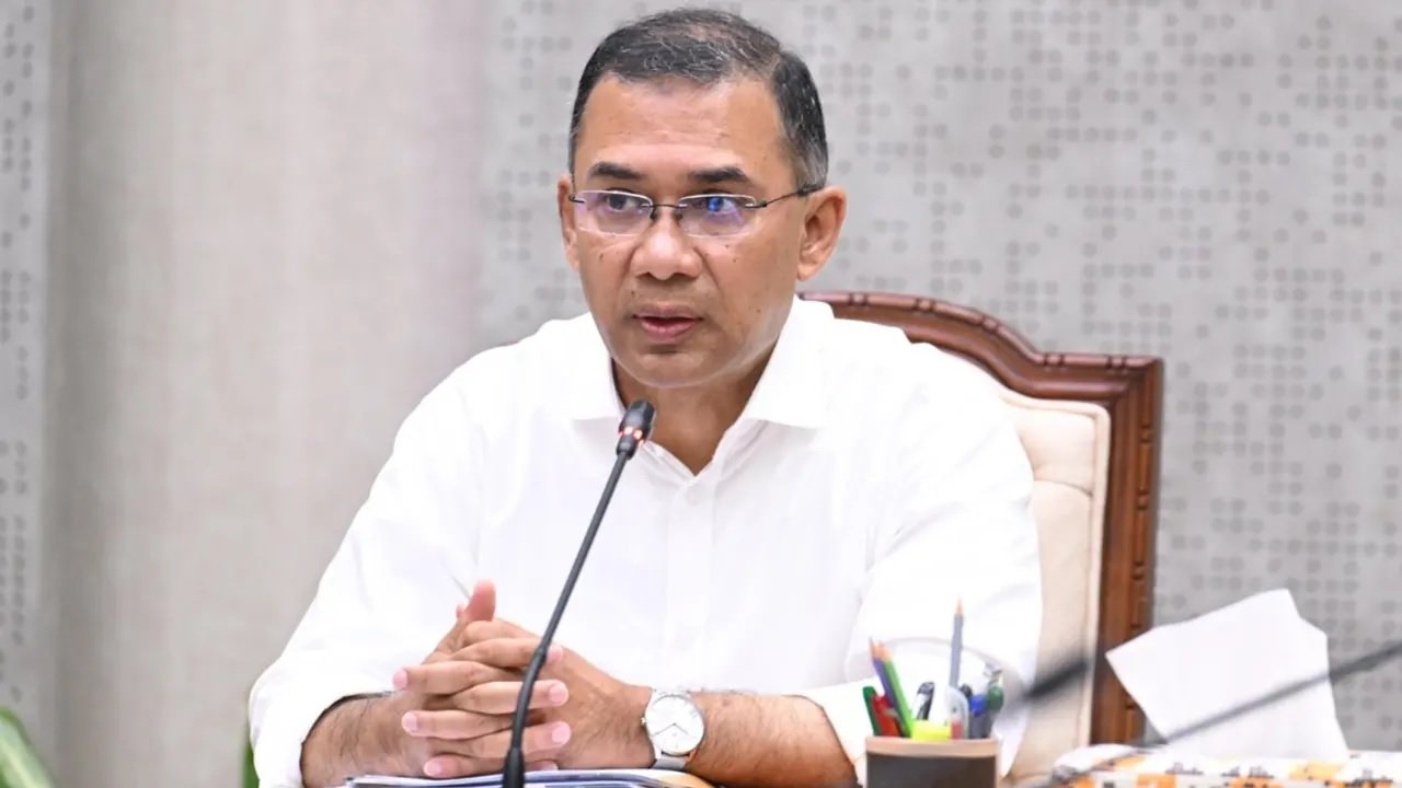 ঢাকার গণপরিবহন ব্যবস্থাপনা নিয়ে বৈঠকে প্রধানমন্ত্রী তারেক রহমান
