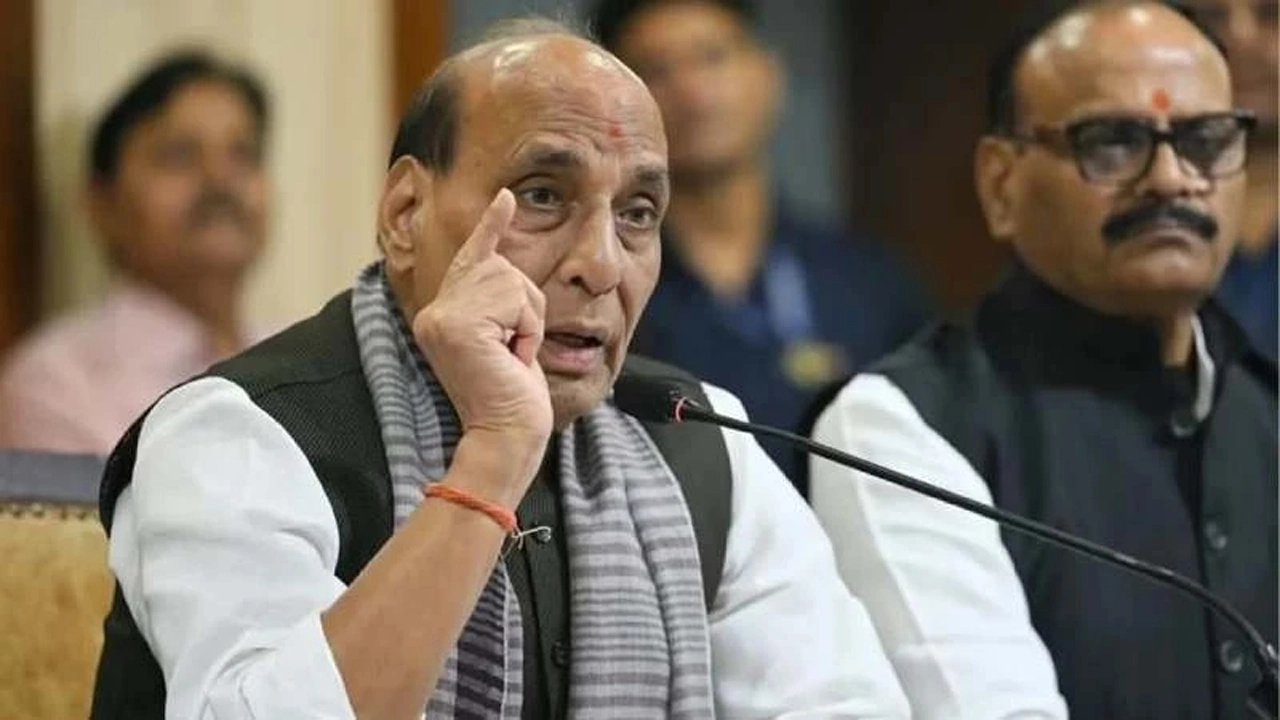 ভারতে ‘বাংলাদেশের আদলে সরকার পতনের ষড়যন্ত্র’ চলছে: রাজনাথ সিং