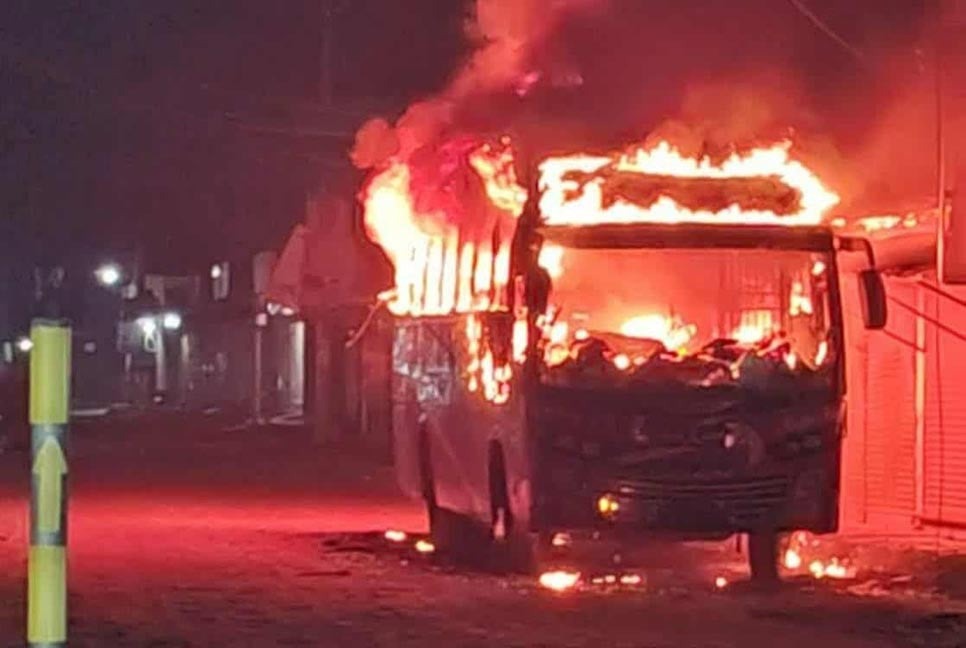 ময়মনসিংহে বাসে দুর্বৃত্তদের দেওয়া আগুনে পুড়ে চালকের মৃত্যু