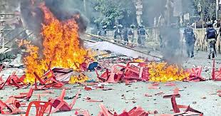 গোপালগঞ্জে পুলিশের ওপর হামলা ও গাড়ি ভাঙচুরের ঘটনায় মামলা, আসামি ৪৭৫ জন