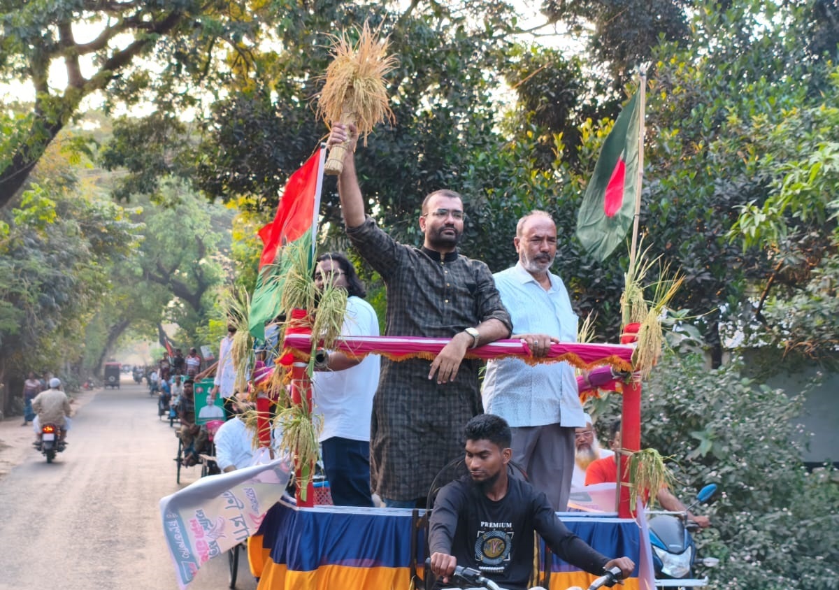 দৌলতপুরে ধানের শীষের পক্ষে সজীবের ভ্যান শোভাযাত্রা