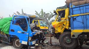 রংপুরে ট্রাক-পিকআপ ভ্যানের মুখোমুখি সংঘর্ষে নিহত ৩