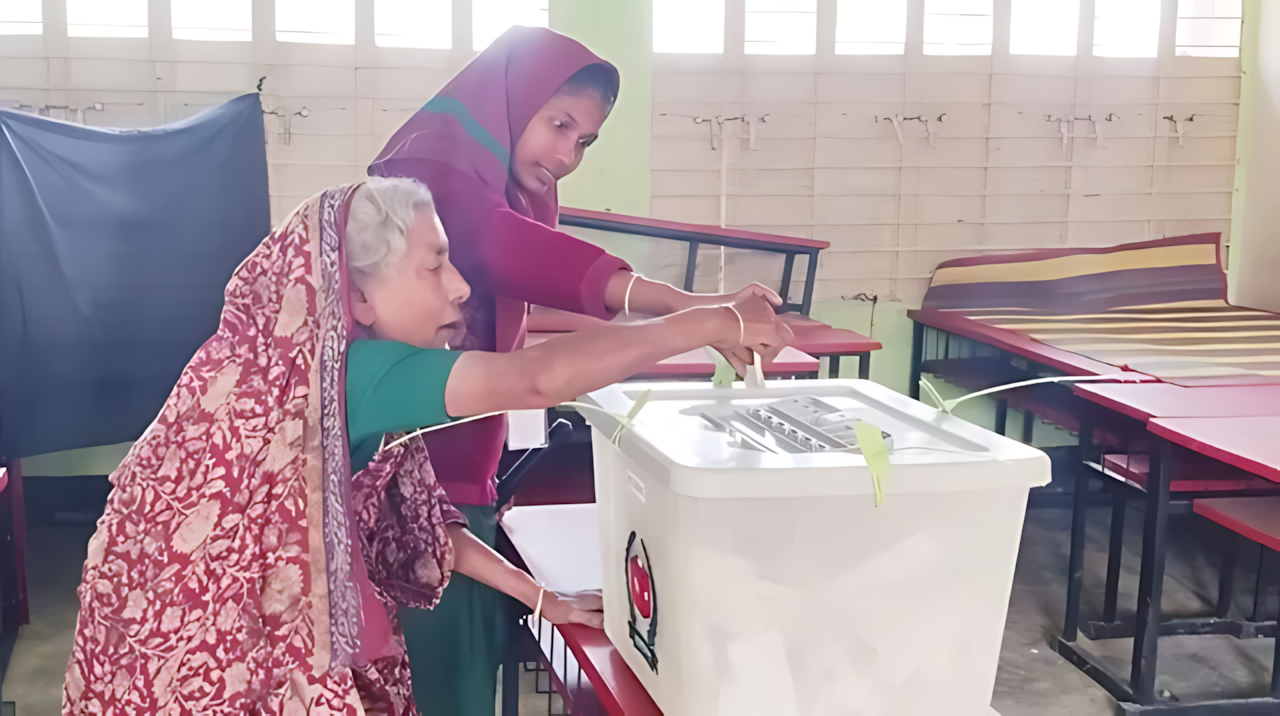 উৎসবমুখর পরিবেশে সারাদেশে ভোটগ্রহণ শুরু