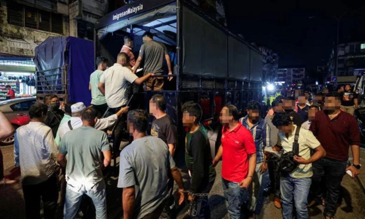 মালয়েশিয়ায় ৫৬ বাংলাদেশিসহ ২১৮ অভিবাসী আটক