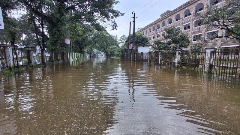 নোয়াখালীতে পানিবন্দি ৪২ হাজার পরিবার, ক্ষতিগ্রস্ত ২ লাখ মানুষ