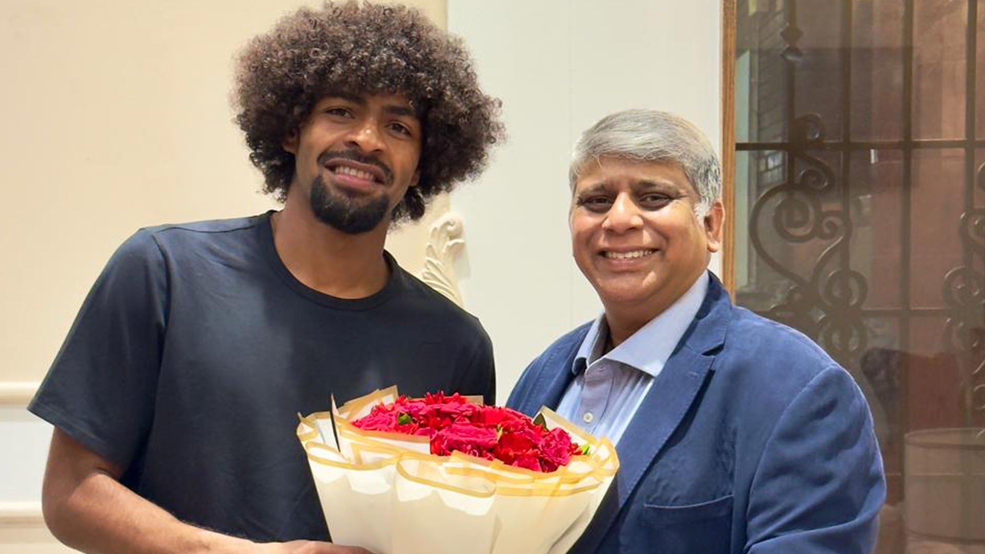 দুই ম্যাচ সমনে রেখে ঢাকা পৌঁছেছেন হামজা চৌধুরী