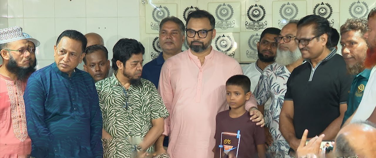 ভাইরাল সেই খুদে ফুটবলার রিয়াদের দায়িত্ব নিলেন তারেক রহমান