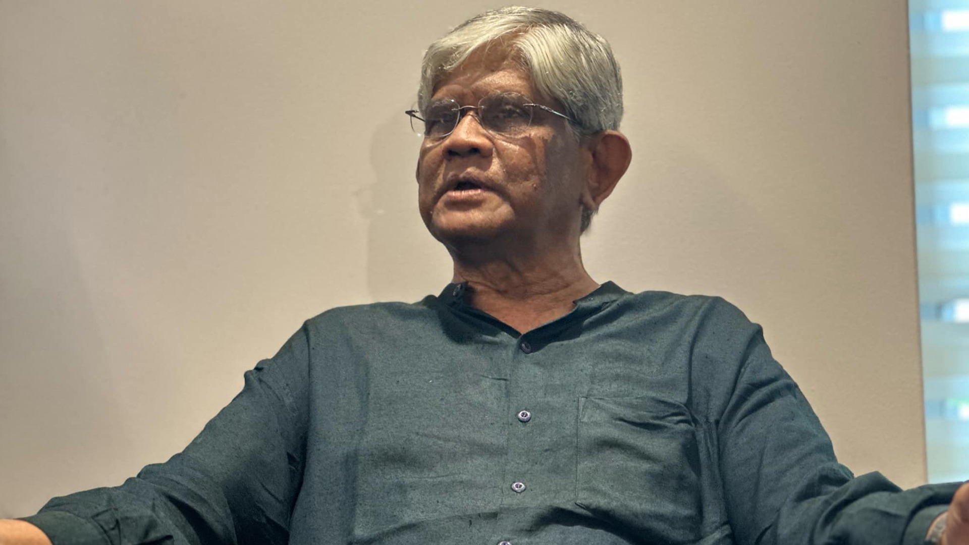 কোনো ব্যক্তি বা দলের কথায় নির্বাচন বন্ধ হবে না : অর্থ উপদেষ্টা