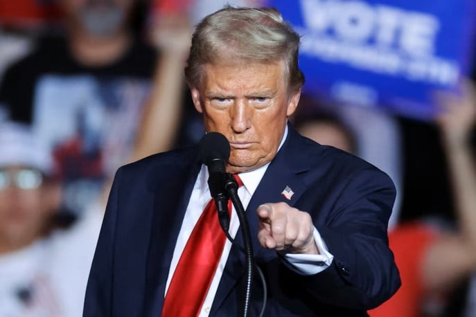 ইরানের বিরুদ্ধে সামরিক অভিযানের হুঁশিয়ারি ট্রাম্পের