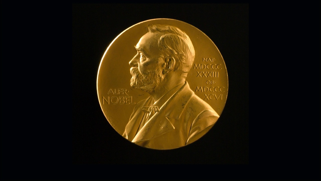 নোবেল পুরস্কার 'হস্তান্তরযোগ্য' নয় : পিস সেন্টার