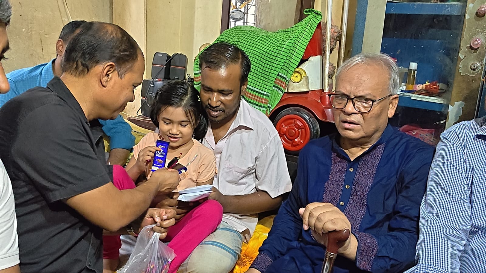 শিশু লামিয়ার বাবা আব্দুর রাজ্জাকের চিকিৎসার দায়িত্ব নিলেন তারেক রহমান