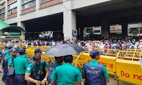 এমপিওভুক্ত শিক্ষকদের মহাসমাবেশ : সচিবালয়ের সামনে সতর্ক অবস্থানে আইনশৃঙ্খলা বাহিনী