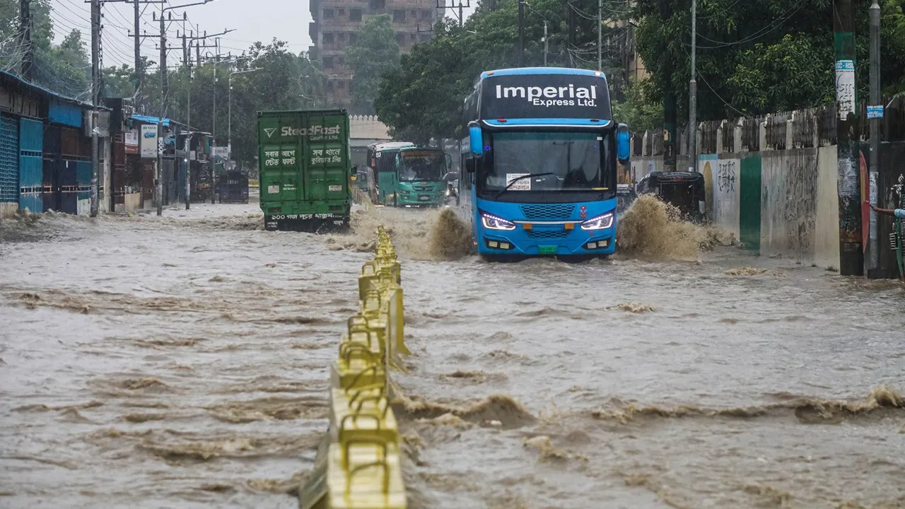 চট্টগ্রামসহ বিভিন্ন স্থানে ভারী বৃষ্টির আভাস, সতর্কতা জারি