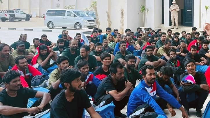 লিবিয়া থেকে দেশে ফিরলেন ১৭৫ বাংলাদেশি