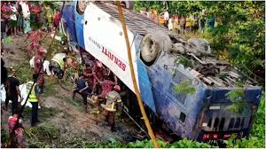 সুনামগঞ্জে পর্যটকবাহী বাস নিয়ন্ত্রণ হারিয়ে খাদে, মা-মেয়ে নিহত
