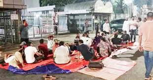 শাহবাগ মোড় ছেড়ে জাদুঘরের সামনে অবস্থান নিয়েছেন জুলাই আহতরা