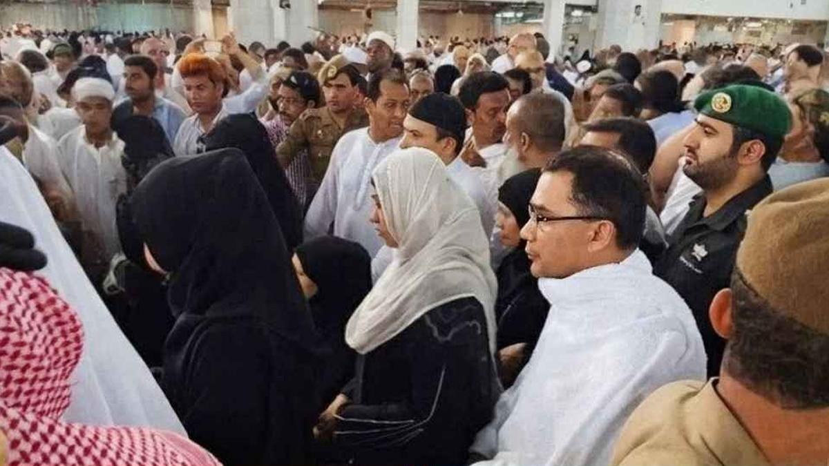 ওমরাহ পালনে সপরিবারে সৌদি যাচ্ছেন তারেক রহমান
