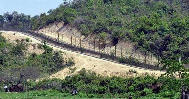 টোকনাফ সিমান্তে মিয়ানমার থেকে ছোড়া গুলিতে বাংলাদেশি নিহত