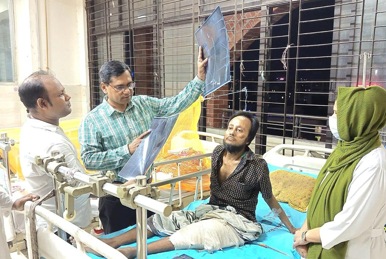 নারায়ণগঞ্জের আড়াইহাজারে পুলিশের নির্যাতনের শিকার বিএনপি কর্মী ইব্রাহিম এখন সুস্থতার পথে