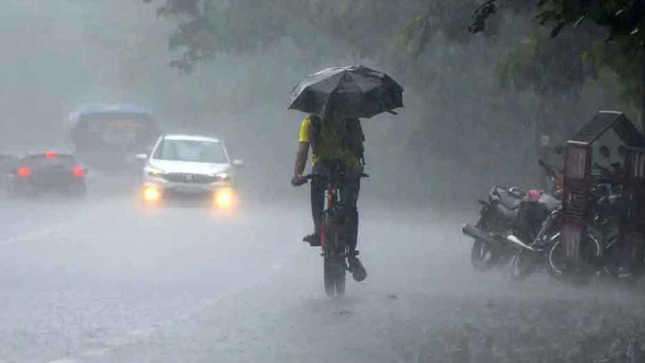 দেশের তিন বিভাগে ভারী বর্ষণের আভাস